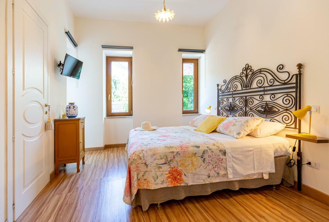 Villa La Quercia Meta Bagian luar foto