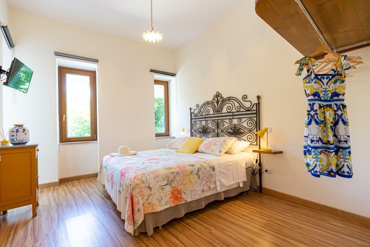 Villa La Quercia Meta Bagian luar foto